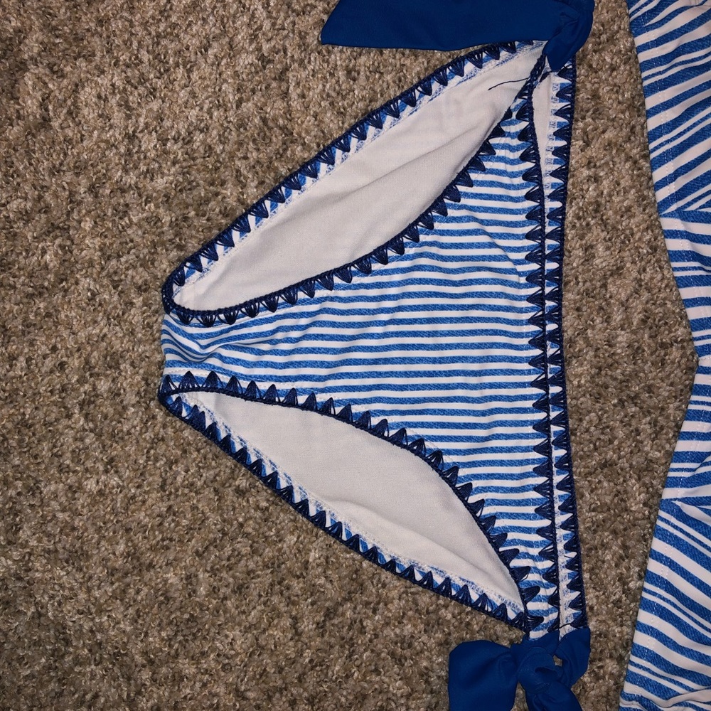 Swimsuit set - Picture 2 of 6